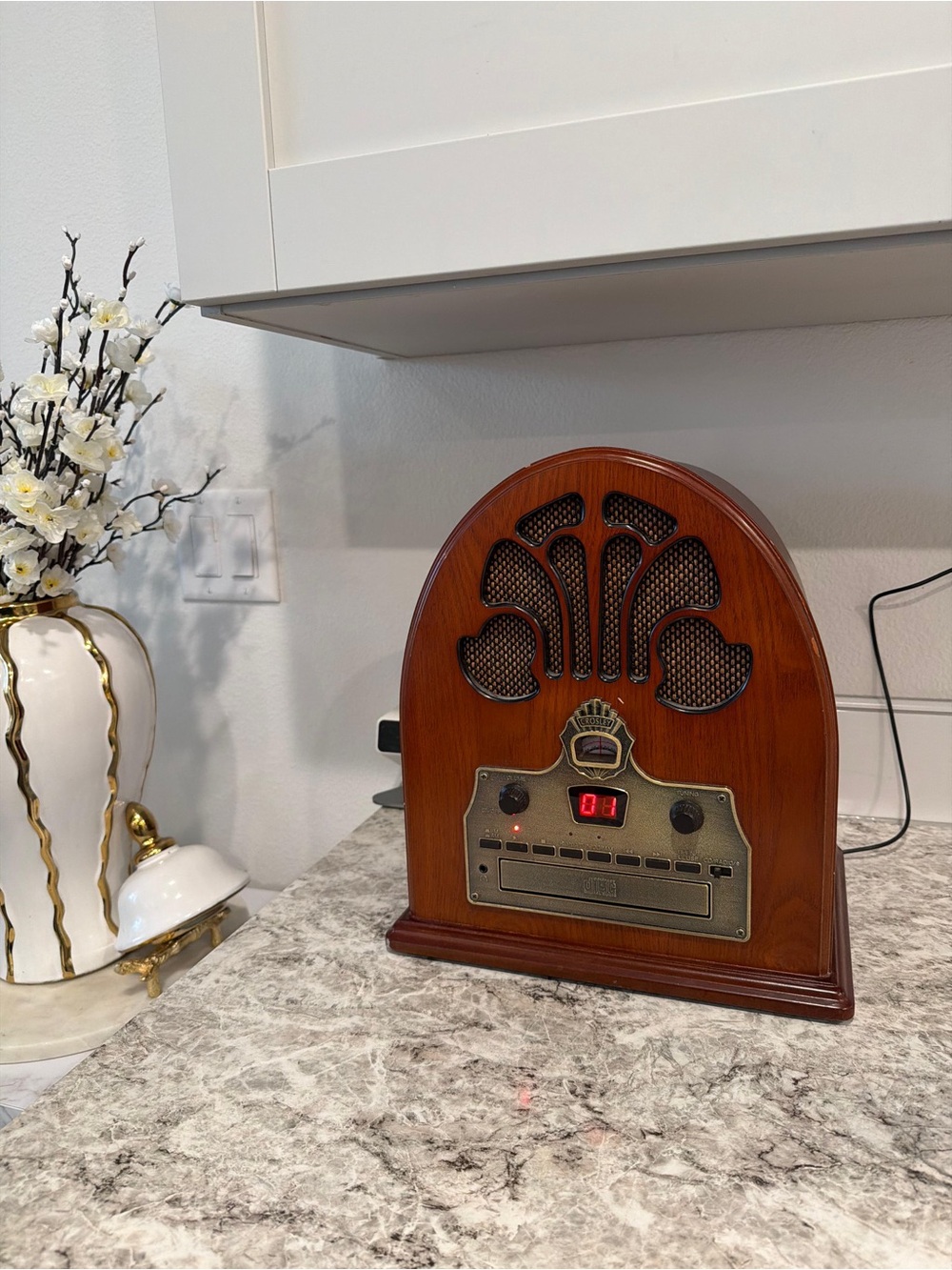 Vintage Retro Wooden Bluetooth Radio Speaker in Rich Brown